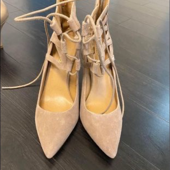 New Nude Suede Nine West Pumps - size 7 - Picture 2 of 2